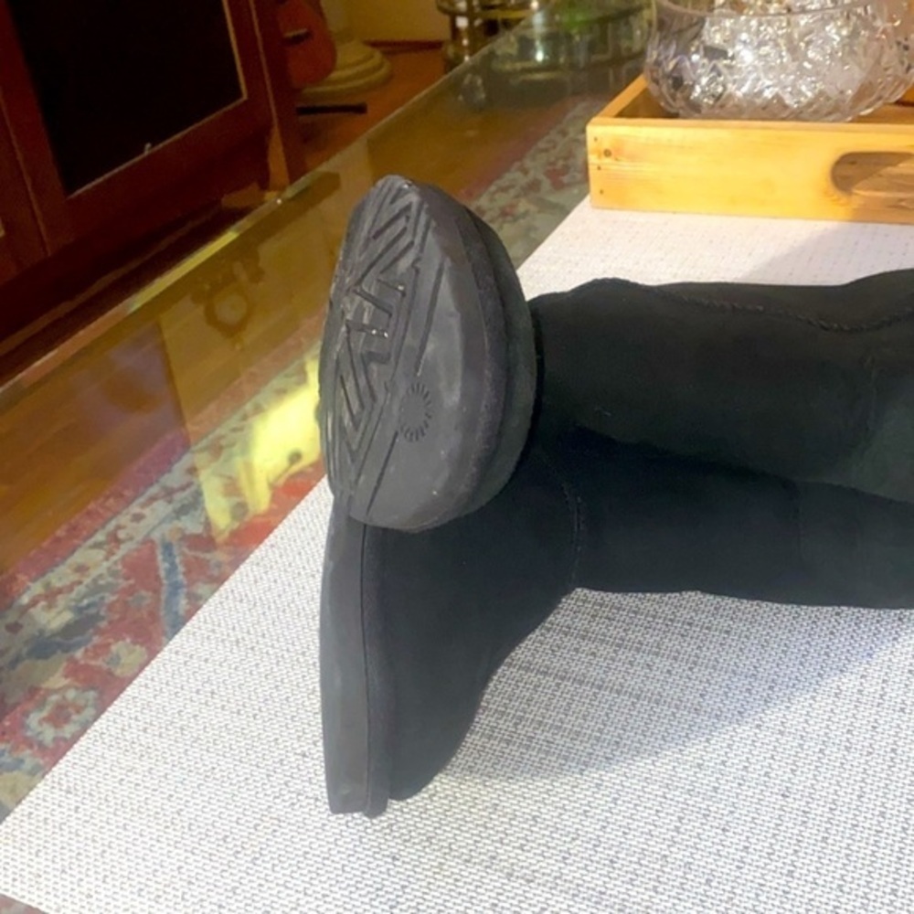 Gently Used UGG Classic Short Boots in Black. - Picture 9 of 9